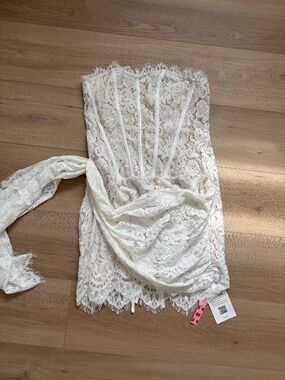 Mini bridal lace dress